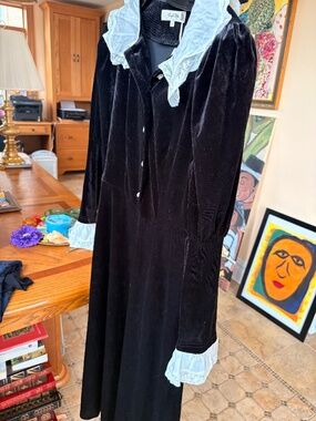 Simply Retro Black Velvet Peter Pan Collar Midi Dress--Small